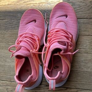 Women’s size 7 Prestos